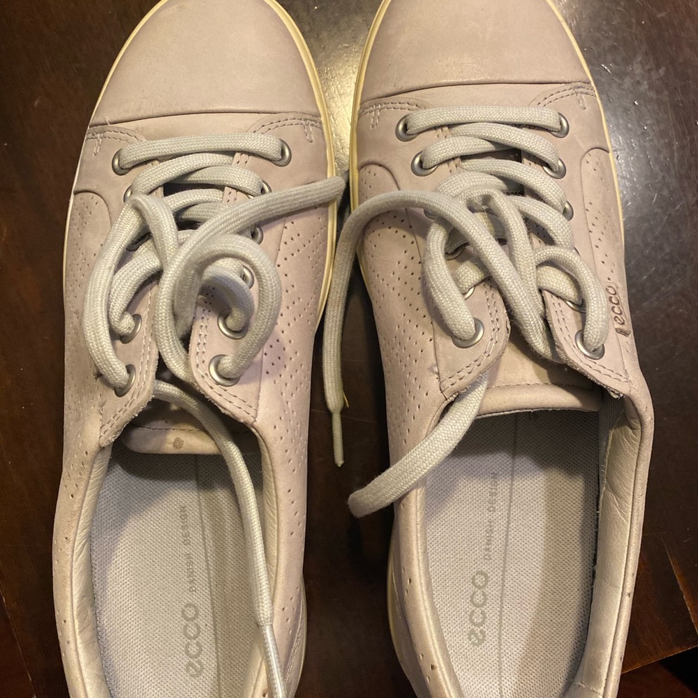 Women’s ECCO shoes. Size 10